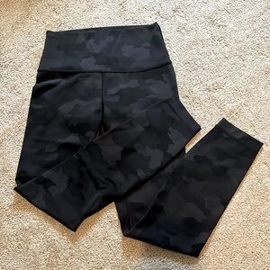 LuLuLemon size 4 black camo align legging